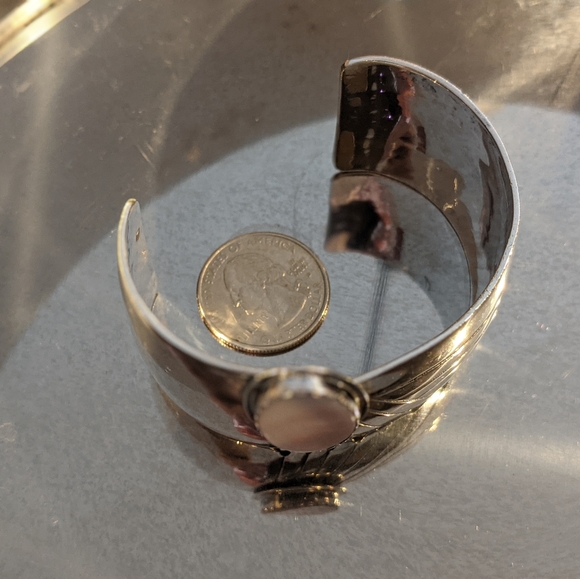 Antique, Navajo, STERLING SILVER MOP cuff bracelet - Picture 6 of 10
